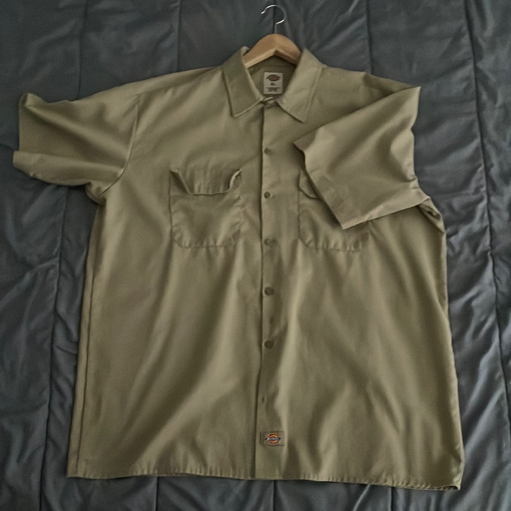 ‼️”Dickies” OVERSIZED KHAKI BUTTON UP‼️
